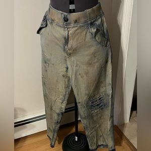 Free People distressed jeans with front and back pockets, Large